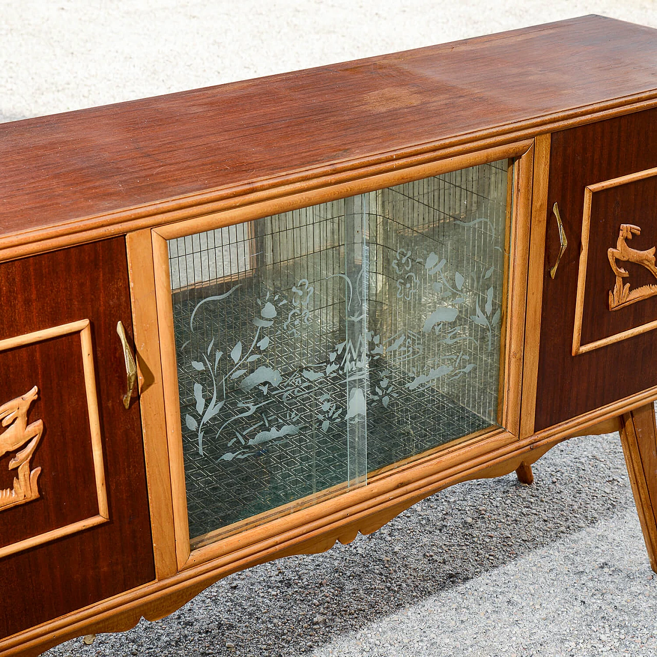 Glass and two-tone wood bar cabinet with carved deer, 1960s 4