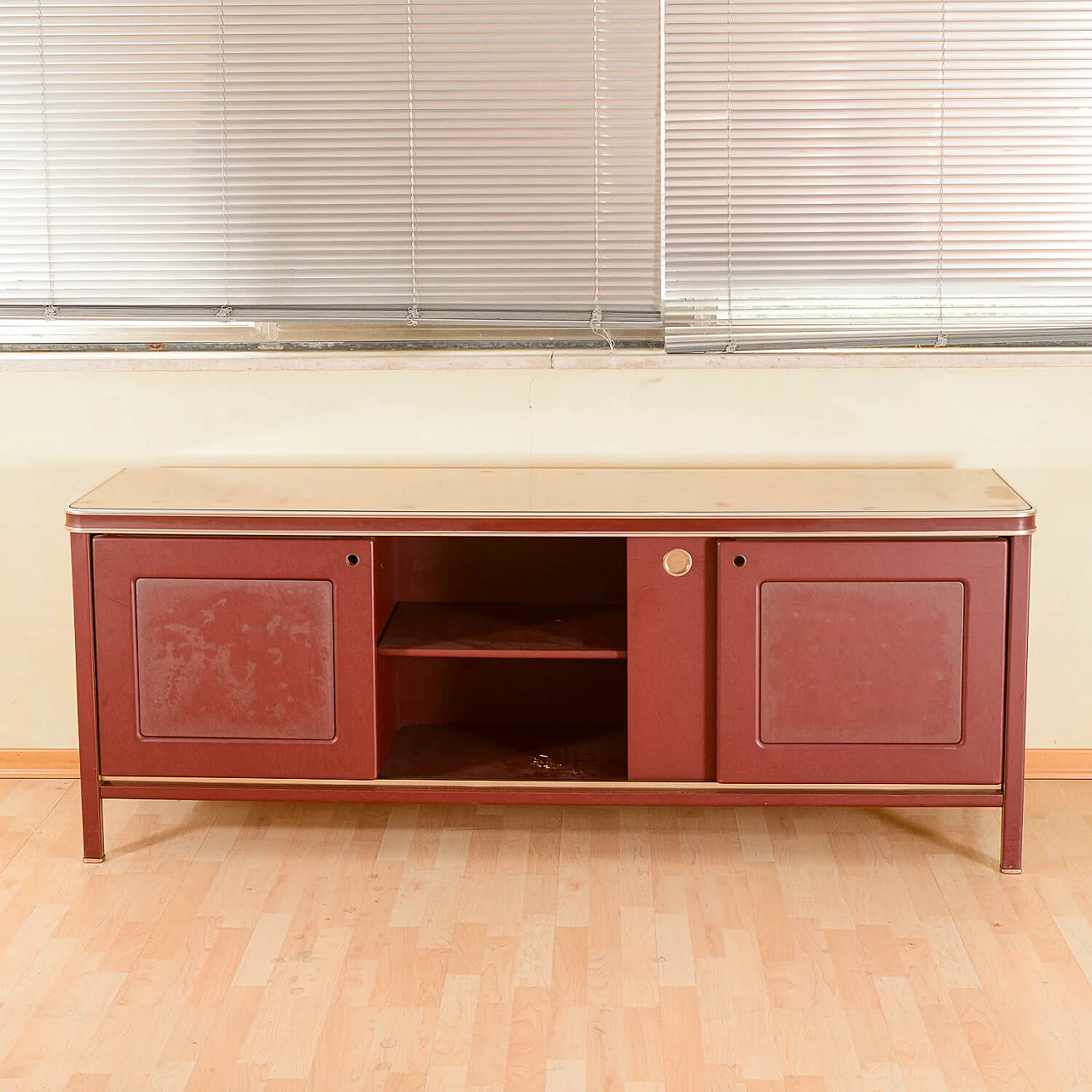 Burgundy leatherette, glass and metal sideboard by Umberto Mascagni 3