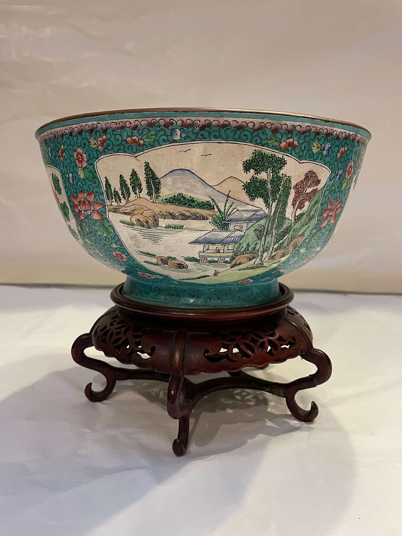 Chinese cachepot with inlaid wooden stand, circa 1800s 1