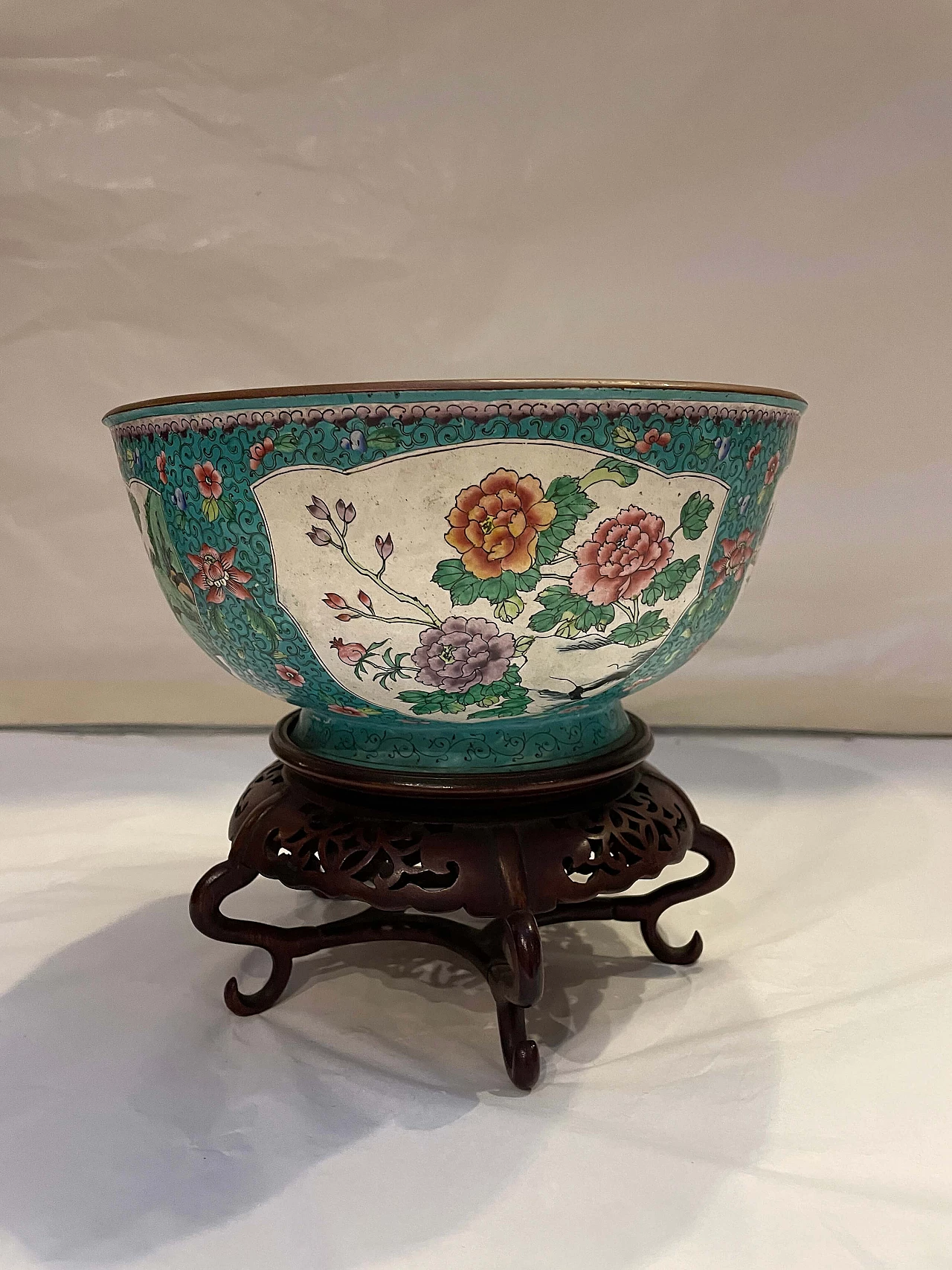 Chinese cachepot with inlaid wooden stand, circa 1800s 4