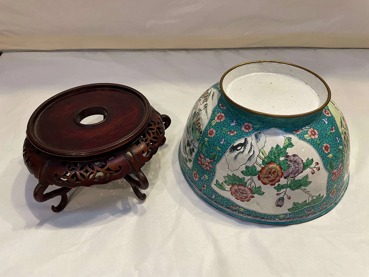 Chinese cachepot with inlaid wooden stand, circa 1800s 9