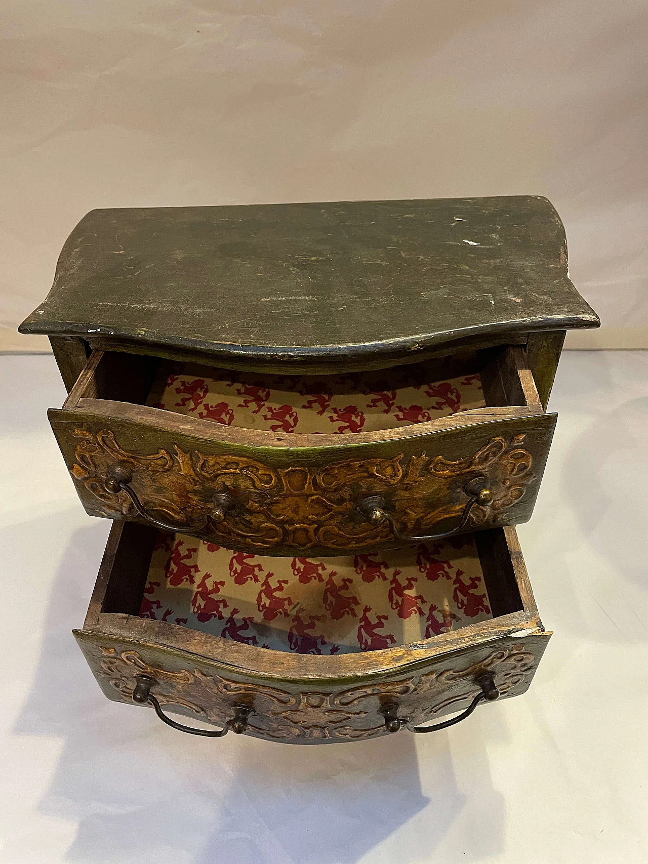 Model of lacquered and gilded wooden chest of drawers, 18th century 2