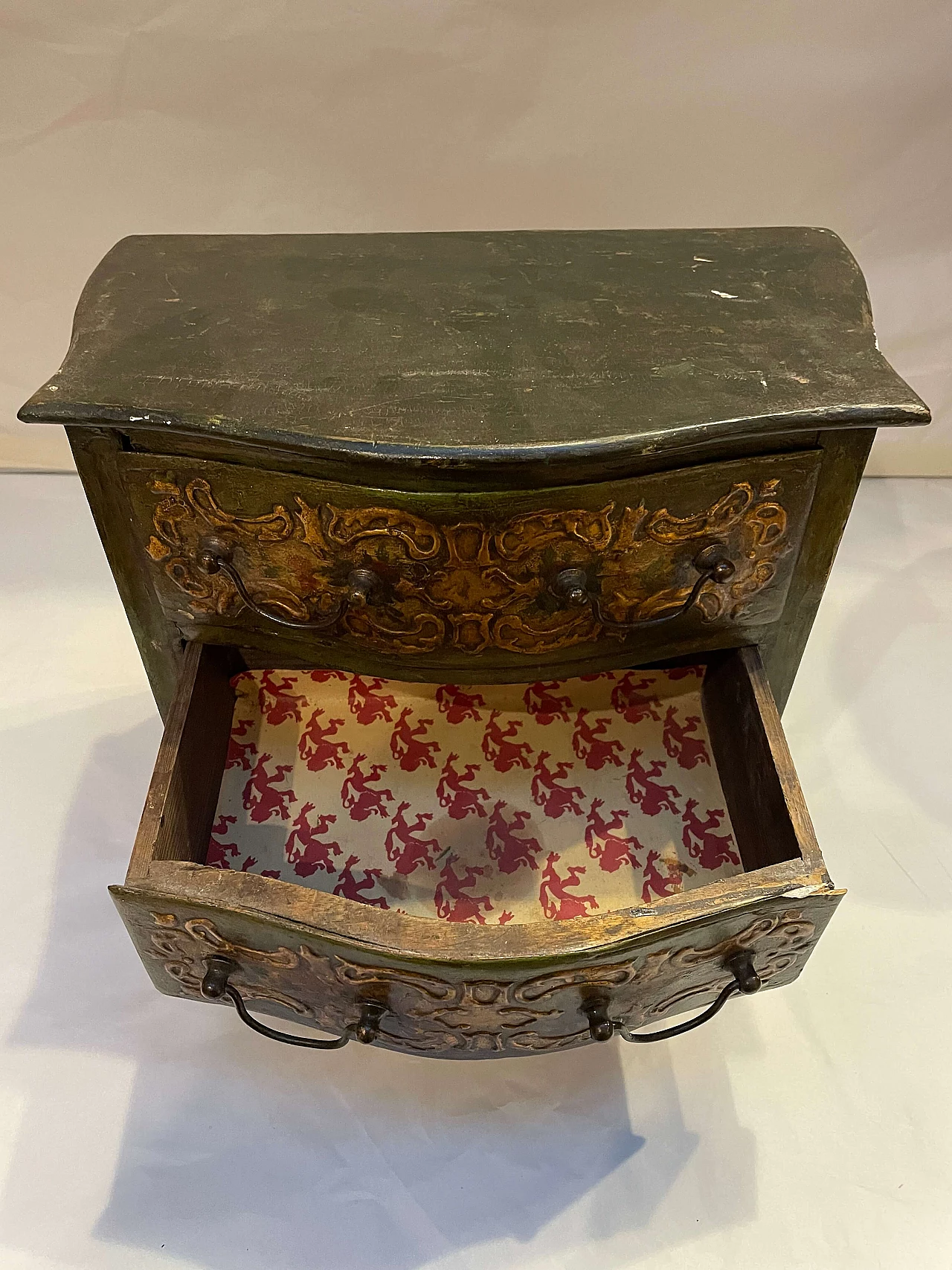 Model of lacquered and gilded wooden chest of drawers, 18th century 3