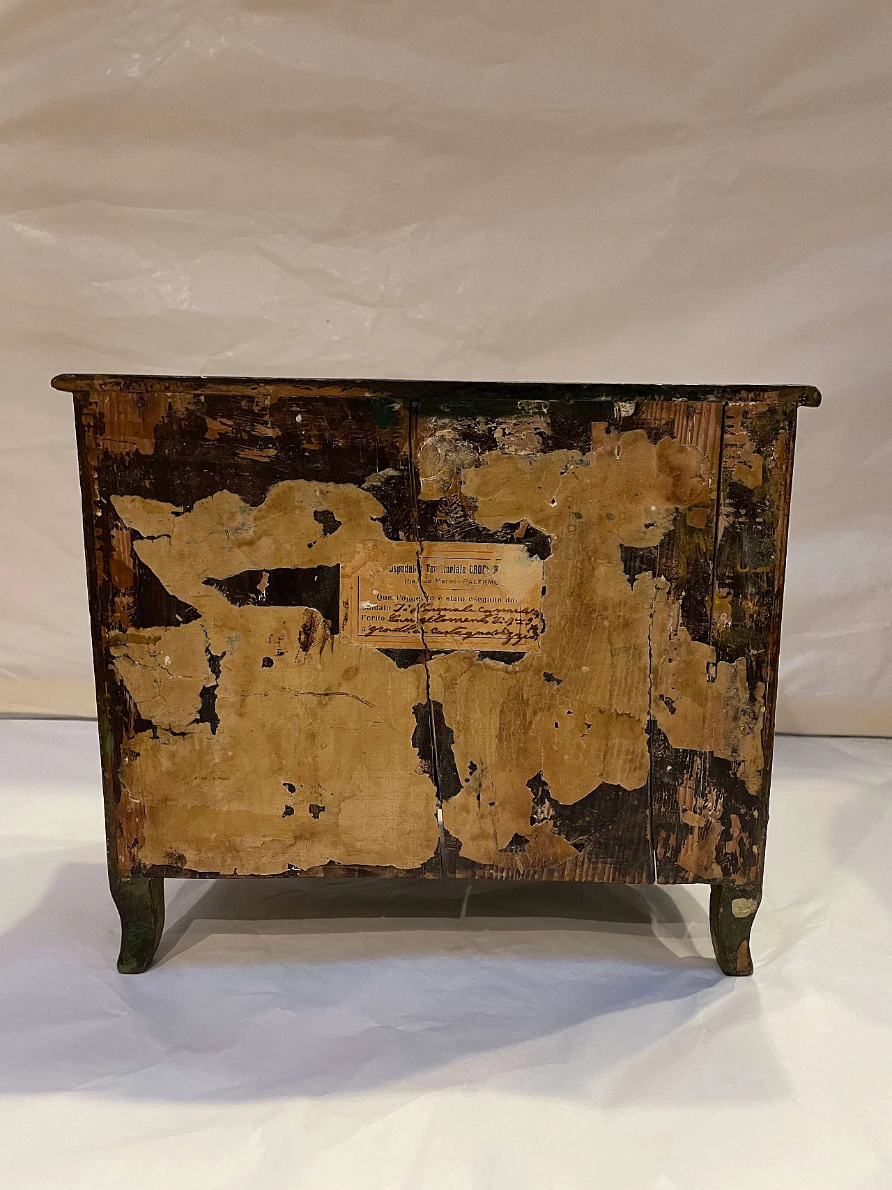 Model of lacquered and gilded wooden chest of drawers, 18th century 5