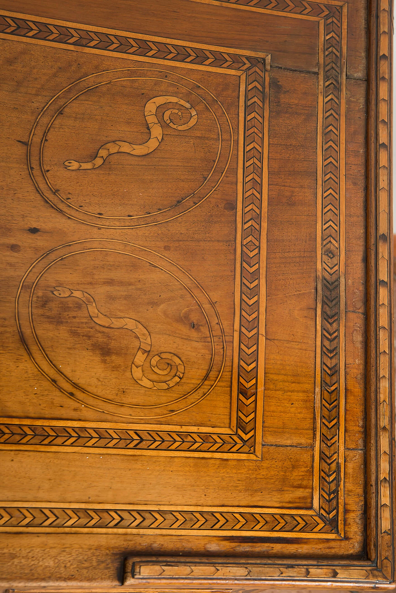 Lombard Louis XVI walnut desk with inlays, 18th century 4