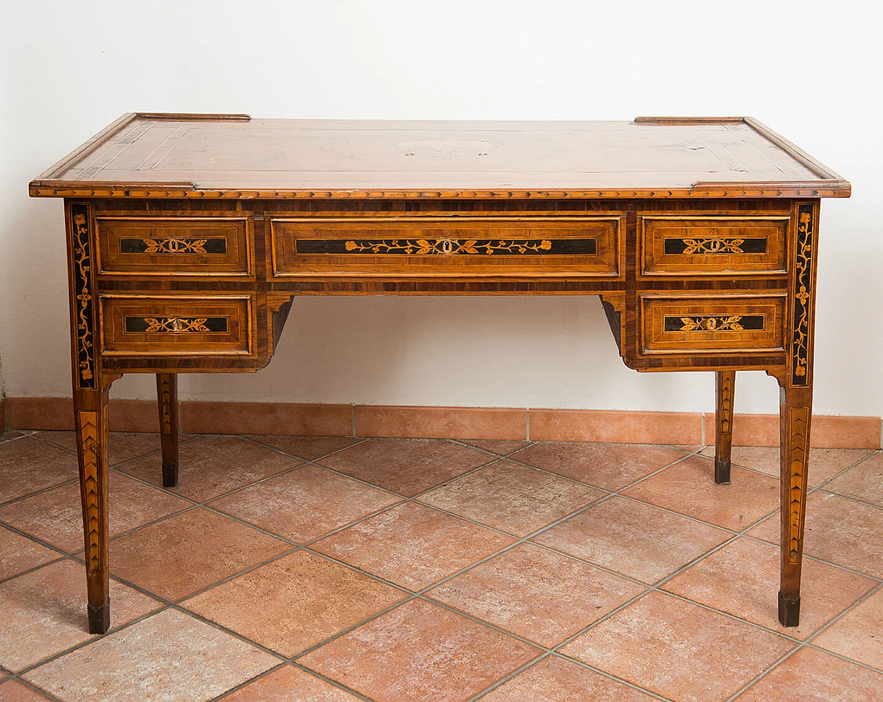 Scrivania Luigi XVI lombarda in noce con intarsi, '700 6