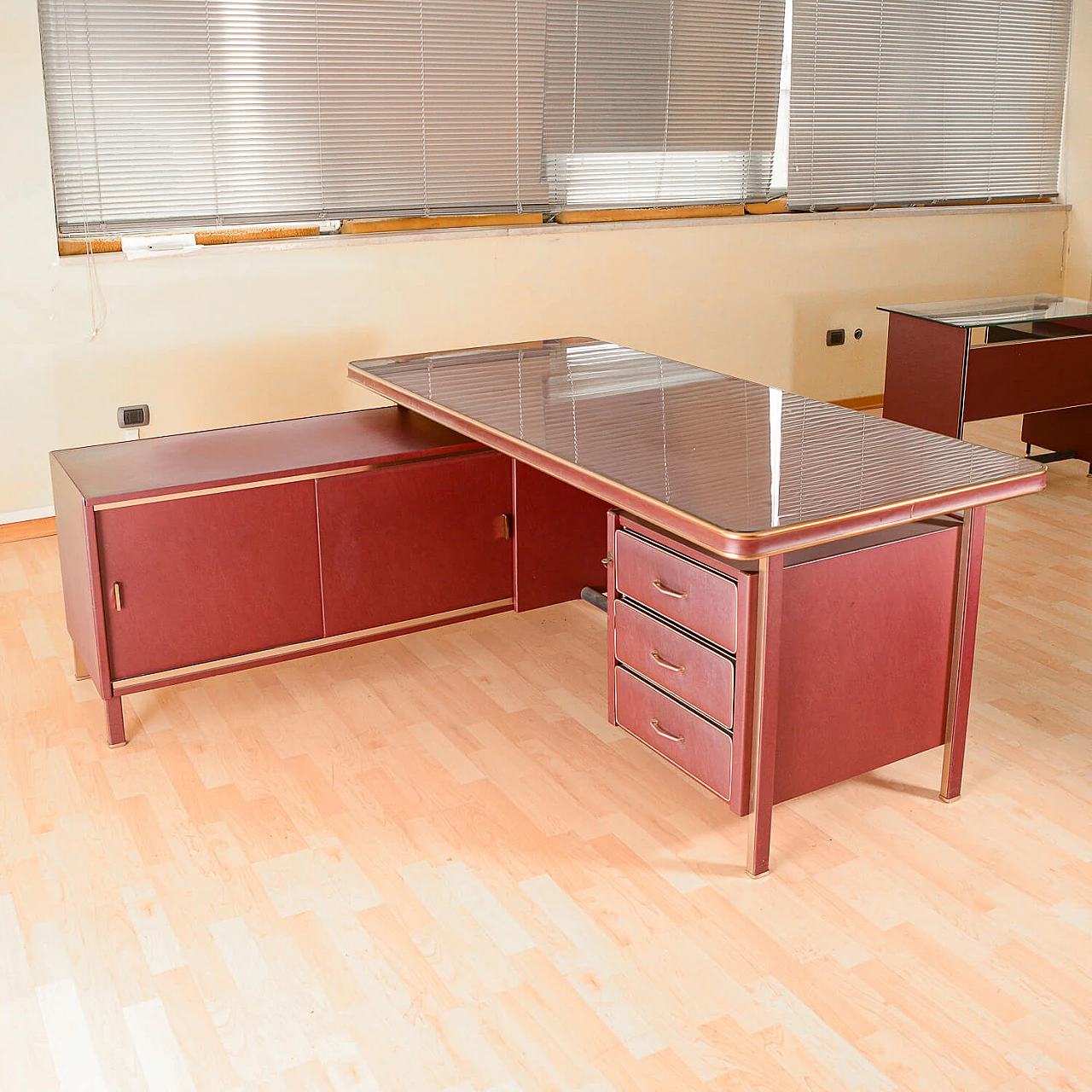 L-shaped desk in burgundy by Umberto Mascagni, 1950s 1