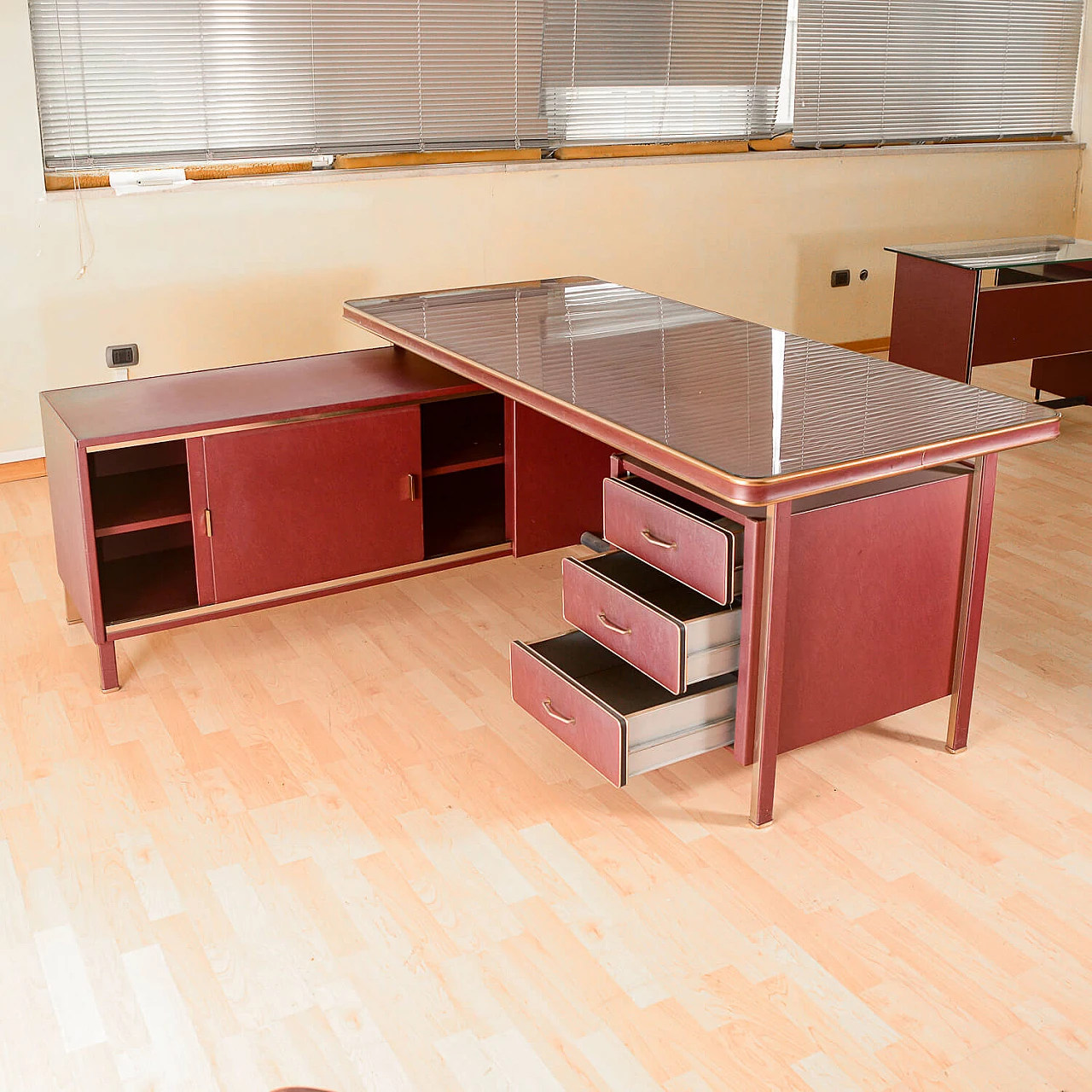 L-shaped desk in burgundy by Umberto Mascagni, 1950s 2