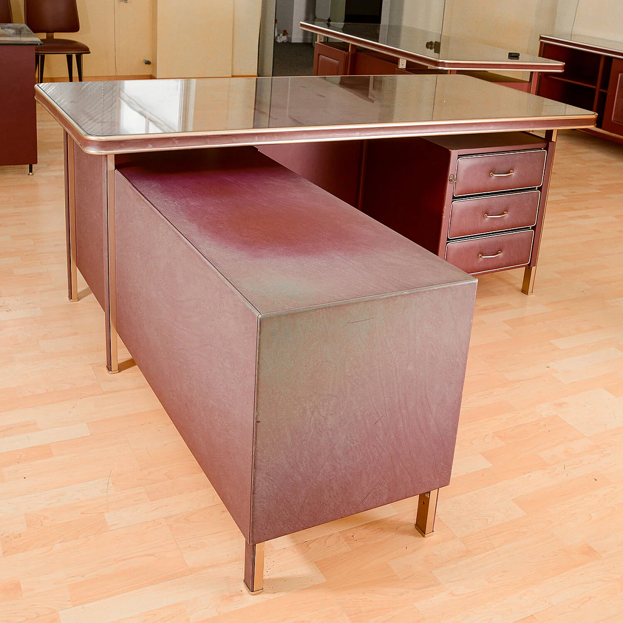 L-shaped desk in burgundy by Umberto Mascagni, 1950s 4