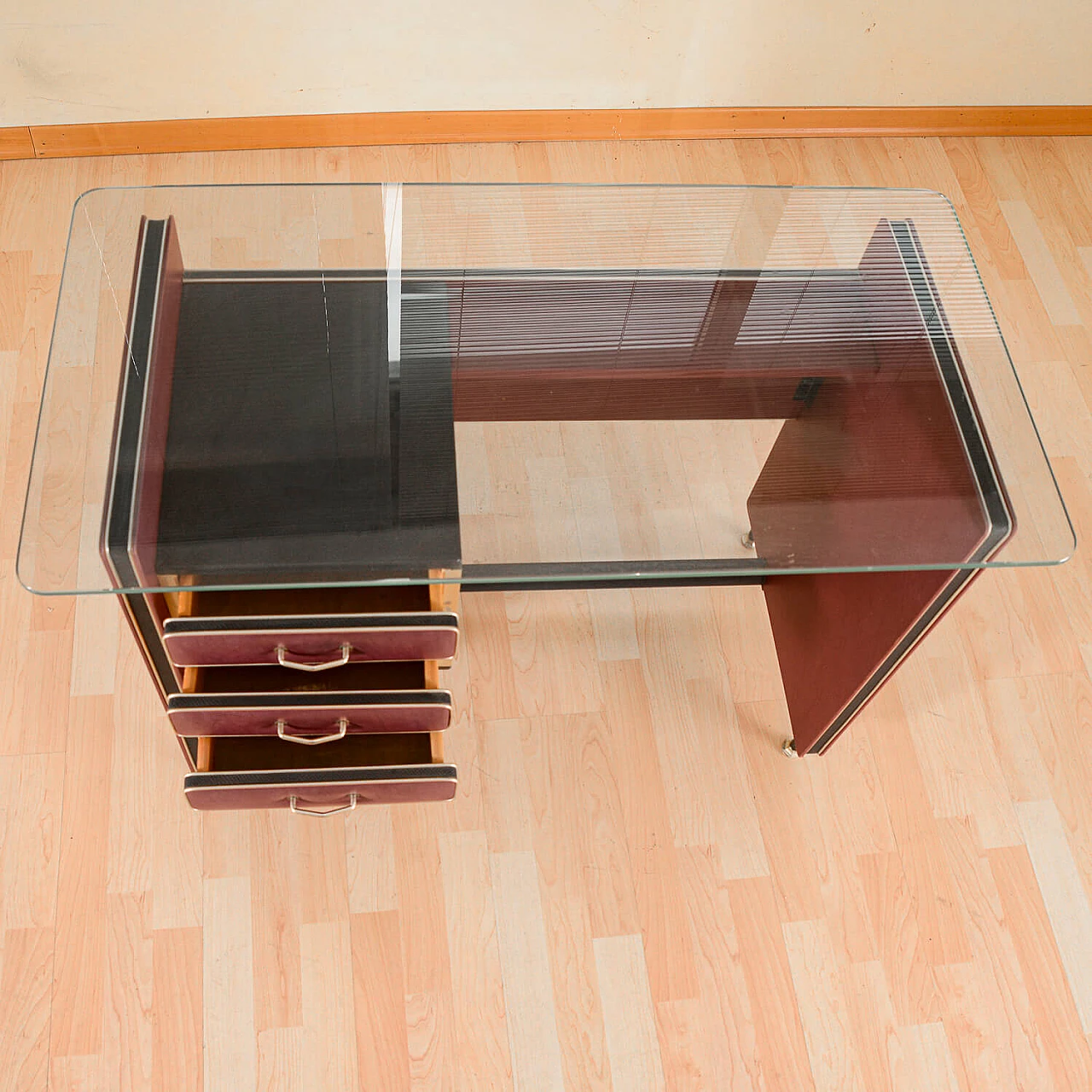 Burgundy leatherette writing desk by Umberto Mascagni, 1950s 5