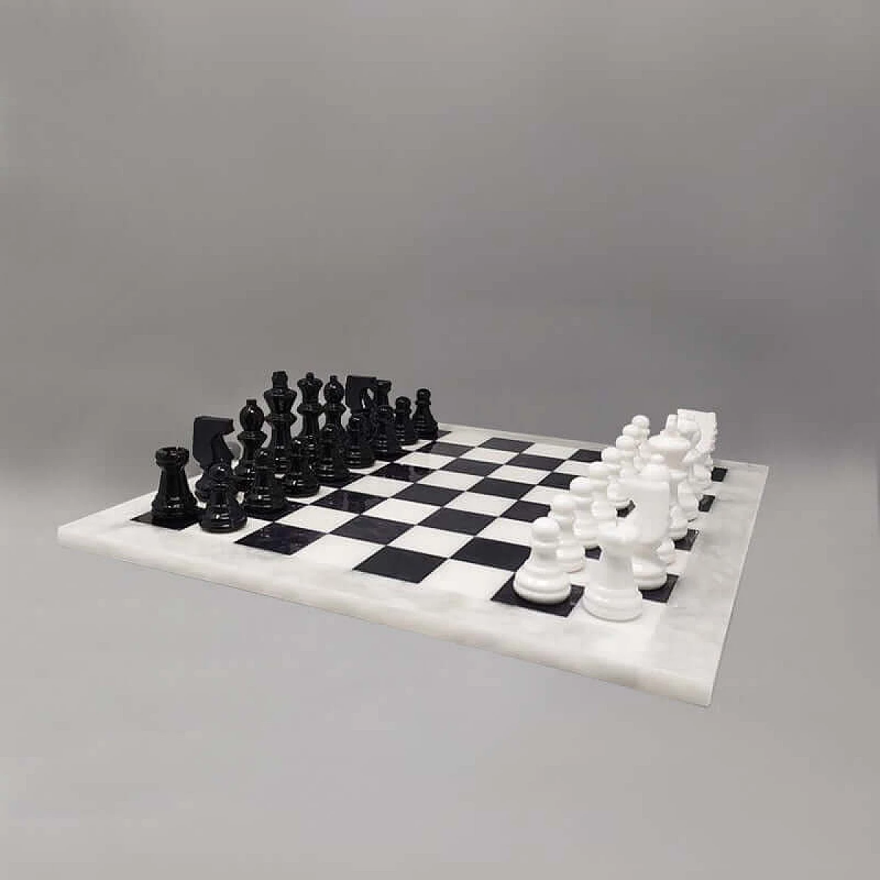 Black and white Volterra alabaster chesses, 1970s 1