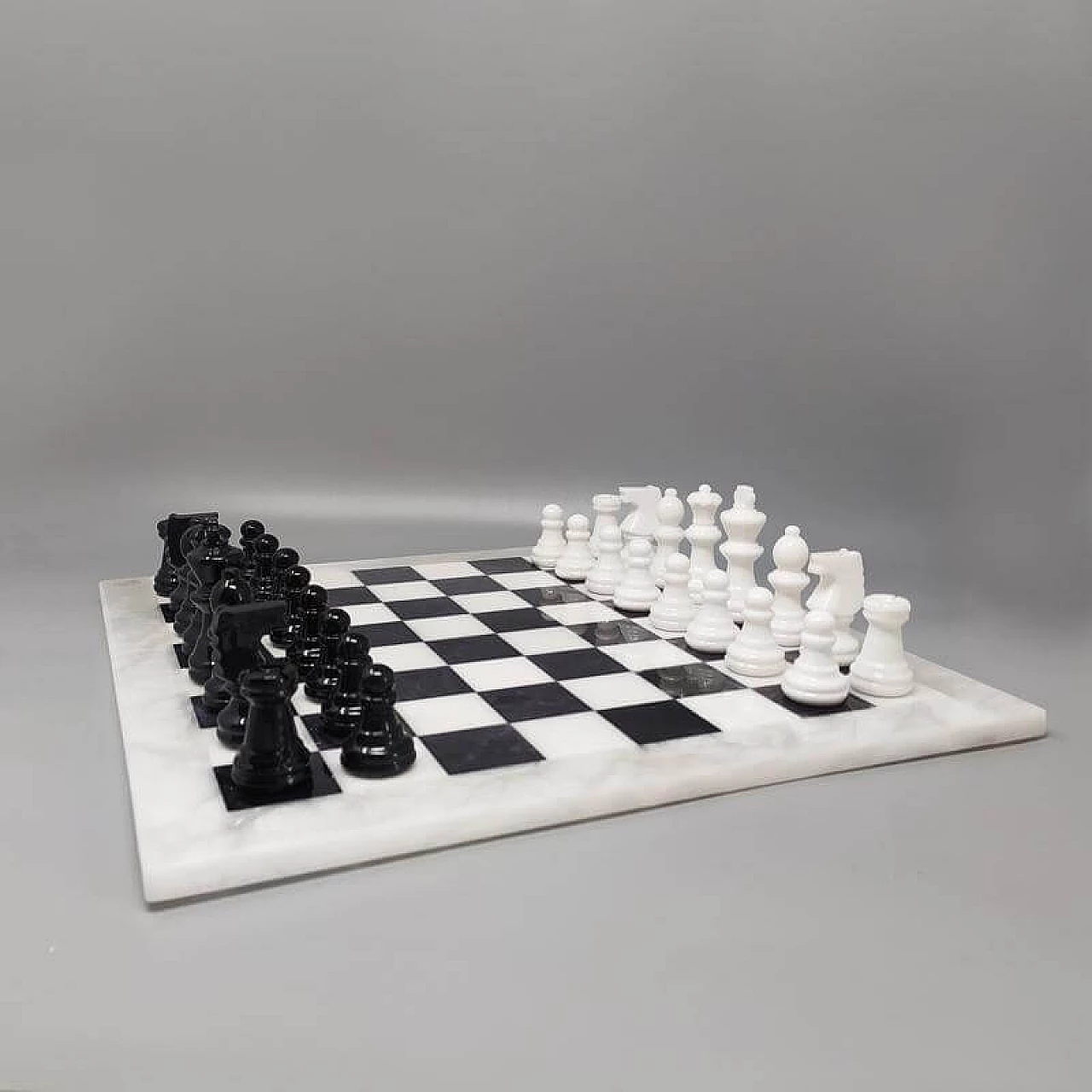 Black and white Volterra alabaster chesses, 1970s 2