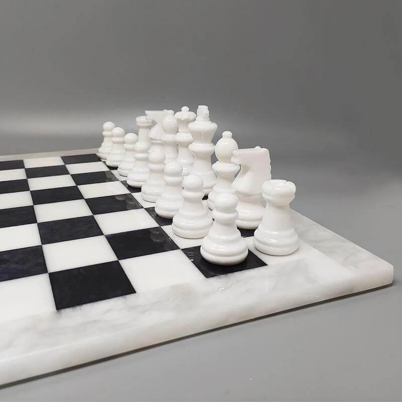 Black and white Volterra alabaster chesses, 1970s 4