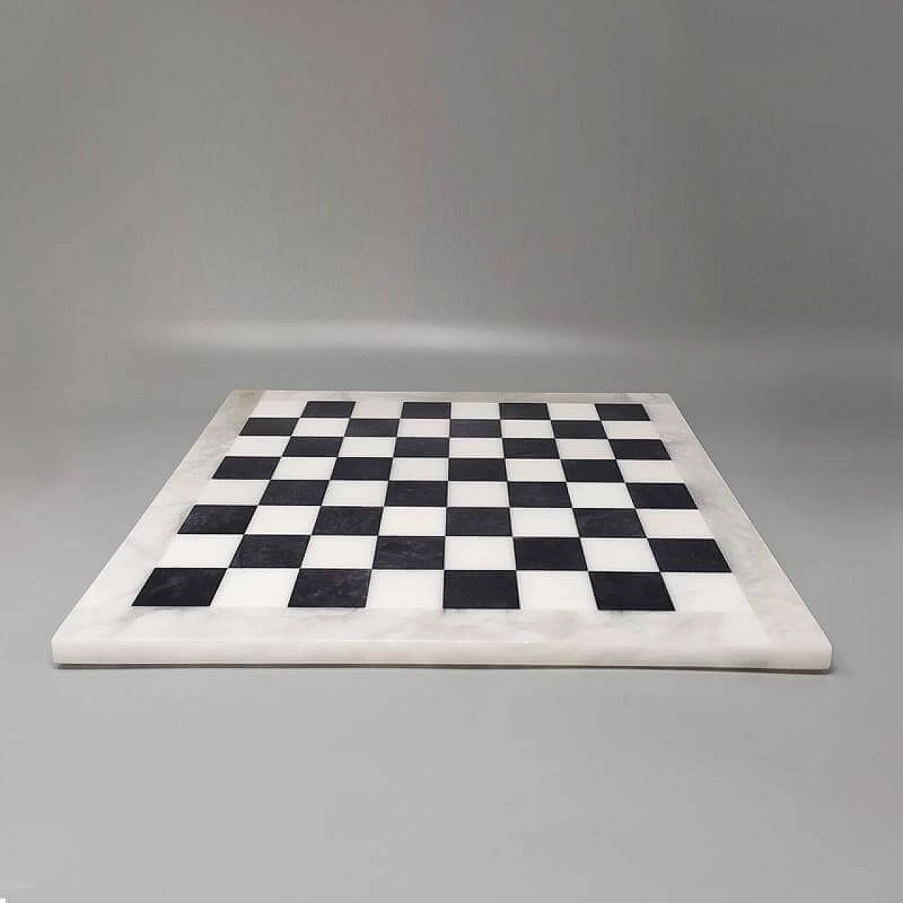 Black and white Volterra alabaster chesses, 1970s 5