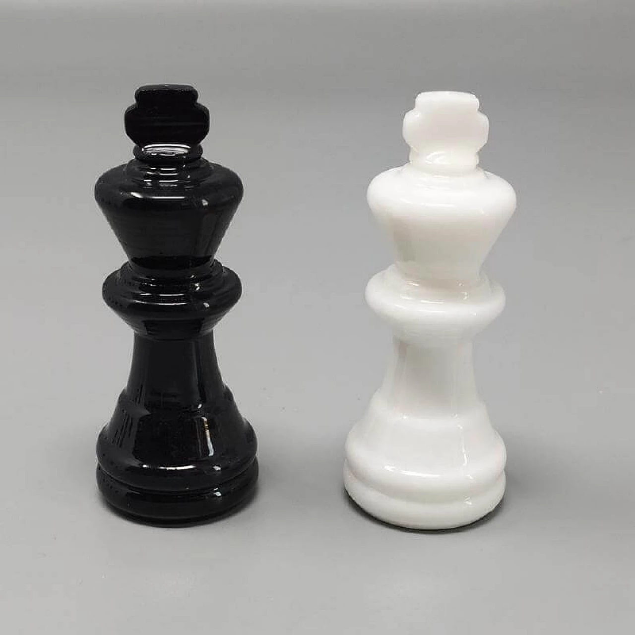 Black and white Volterra alabaster chesses, 1970s 6
