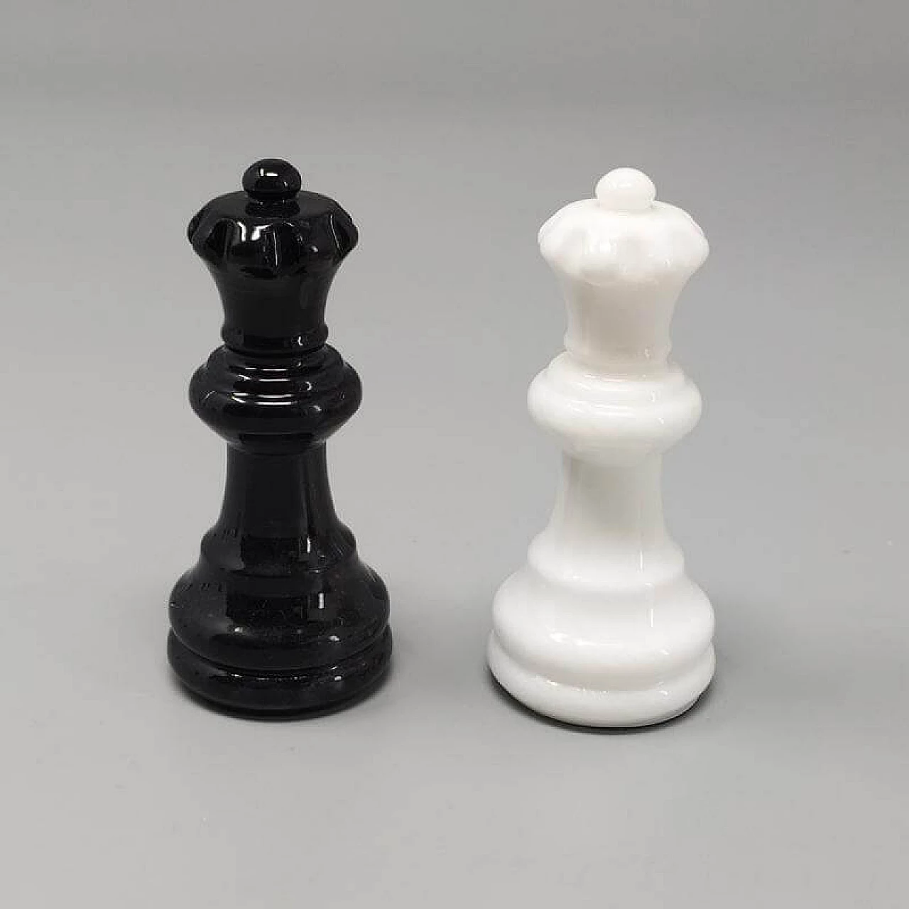 Black and white Volterra alabaster chesses, 1970s 7