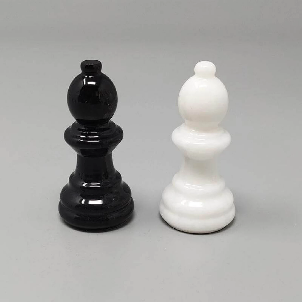 Black and white Volterra alabaster chesses, 1970s 8