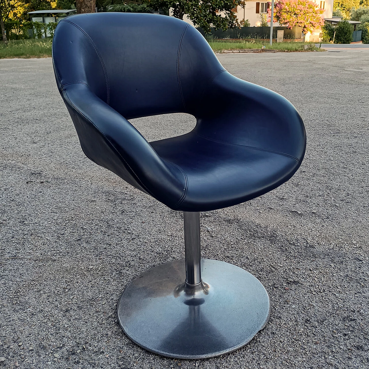 Leather vilpelle swivel armchair with metal pedestal, 1980s 2
