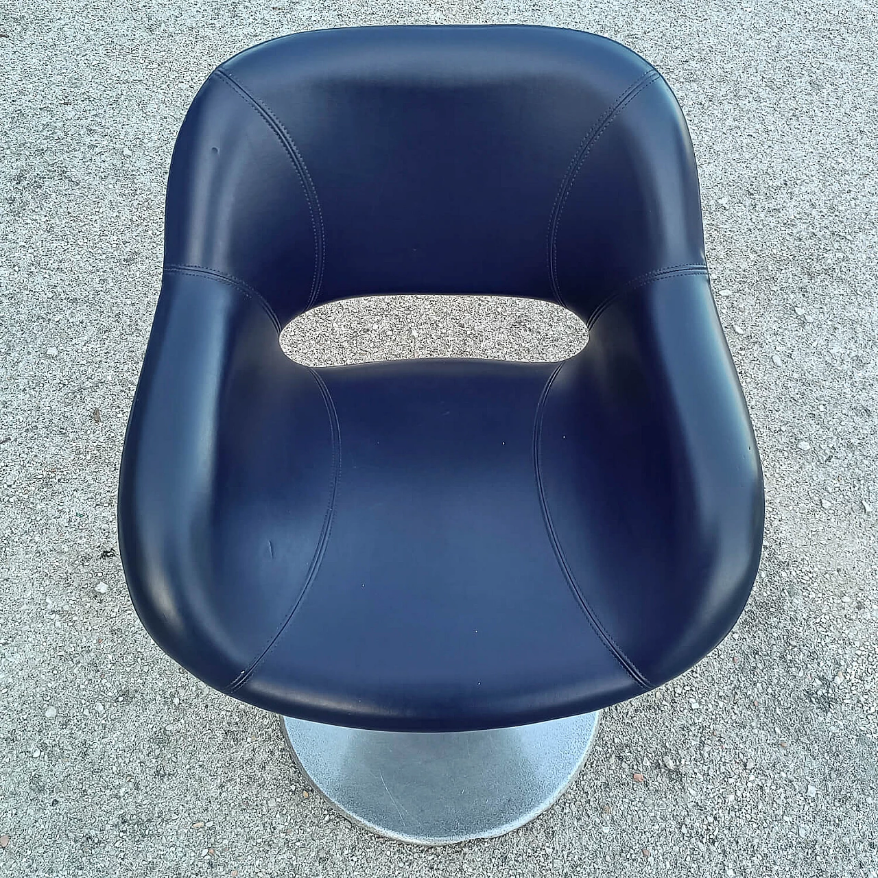 Leather vilpelle swivel armchair with metal pedestal, 1980s 6