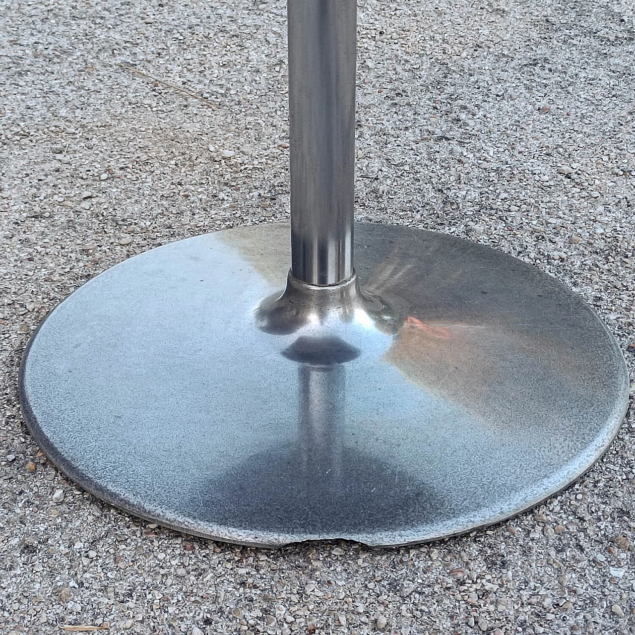 Poltrona girevole in vilpelle con piedistallo in metallo, anno '80 8