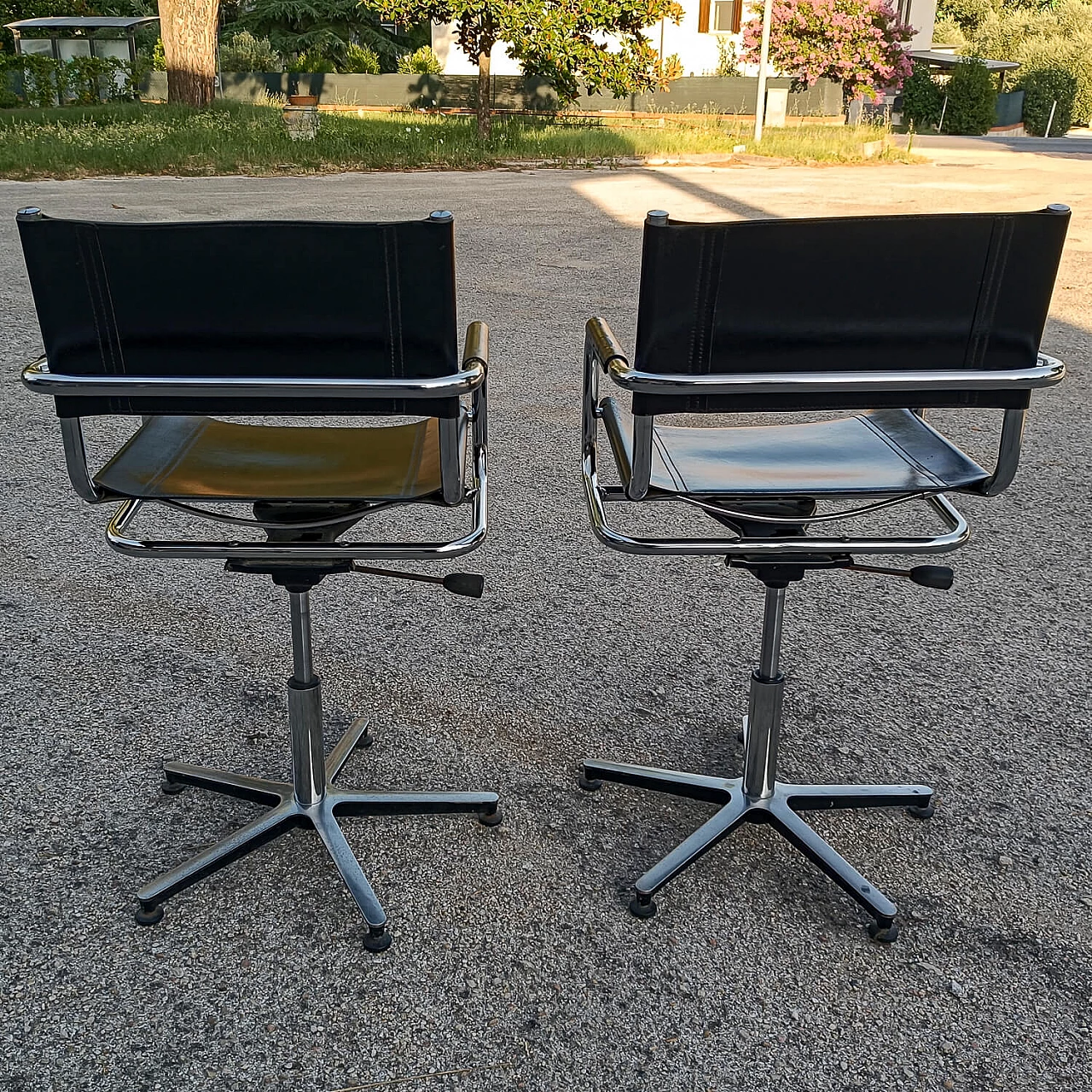 Pair of Mart Stam style studio chairs in leather and steel, 1980s 4