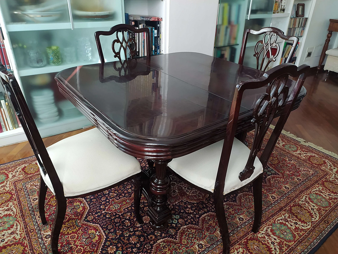 4 Chairs and extending wooden table in Henry II style, late 19th century 1