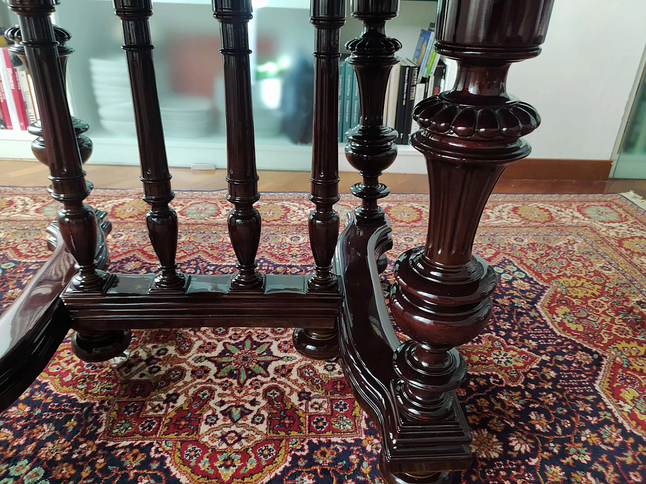 4 Chairs and extending wooden table in Henry II style, late 19th century 2