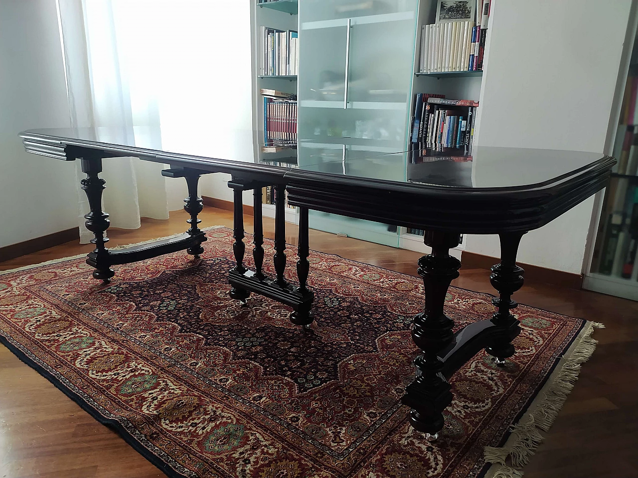 4 Chairs and extending wooden table in Henry II style, late 19th century 3