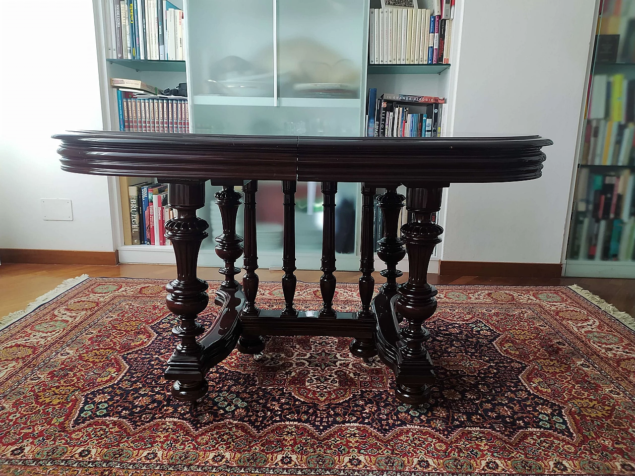 4 Chairs and extending wooden table in Henry II style, late 19th century 4