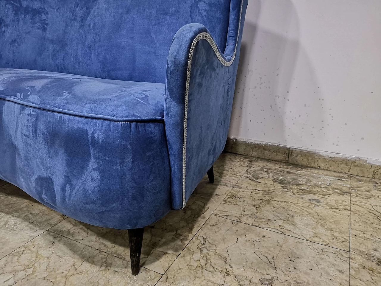 Divano a tre posti in tessuto alcantara, anni '50 14