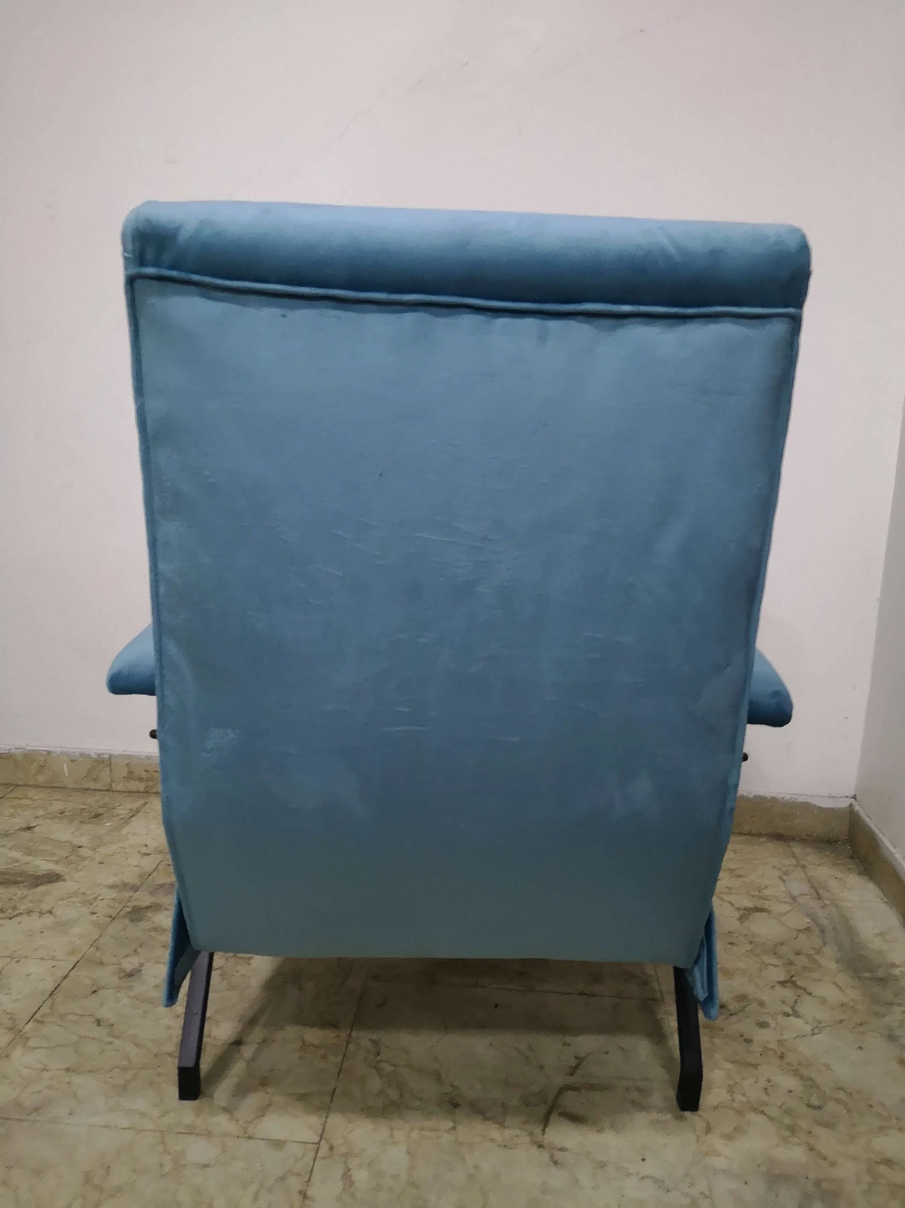 Coppia di poltrone in velluto azzurro con struttura in ferro, anni '70 16