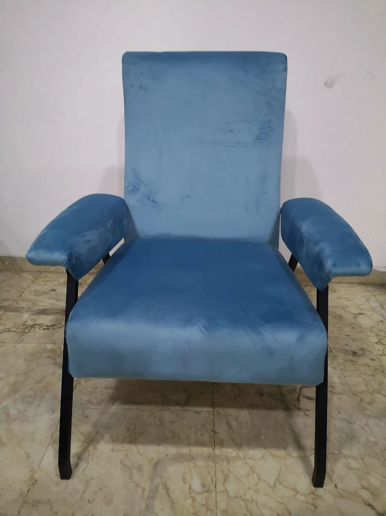 Coppia di poltrone in velluto azzurro con struttura in ferro, anni '70 17