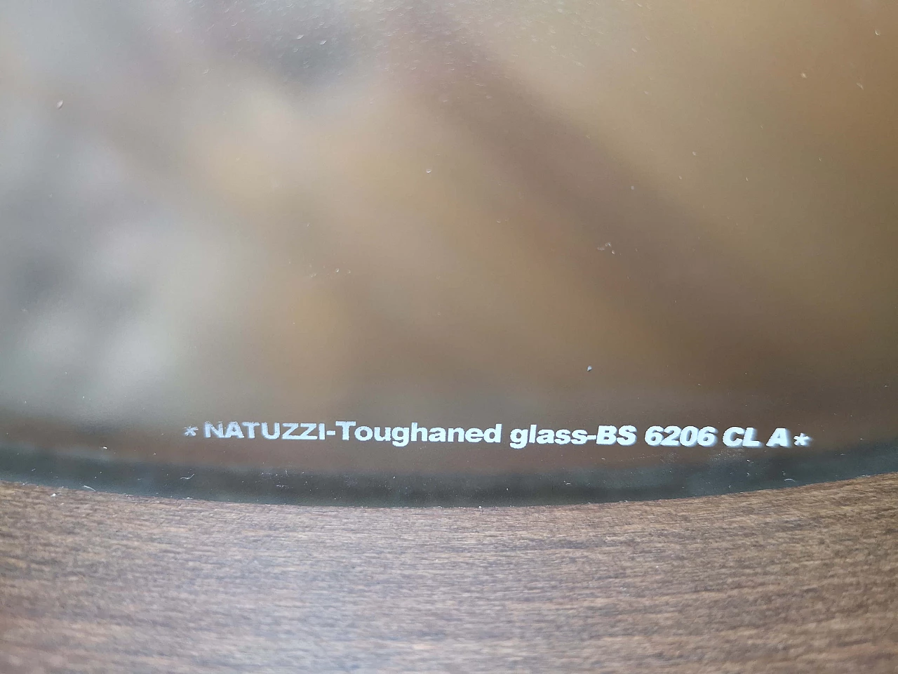 Tavolino ovale in noce e vetro di Natuzzi, anni '70 8