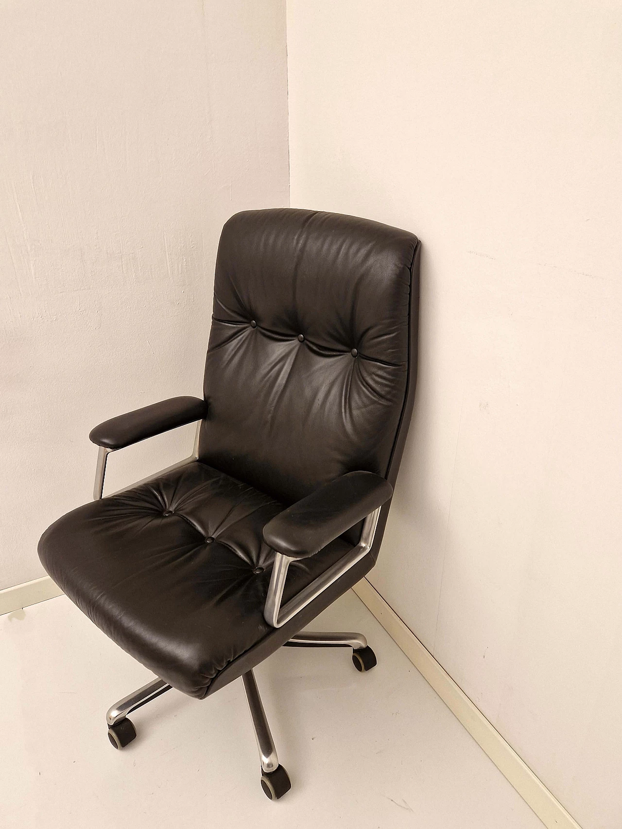 P126 Executive armchair by Osvaldo Borsani, 1960s 1