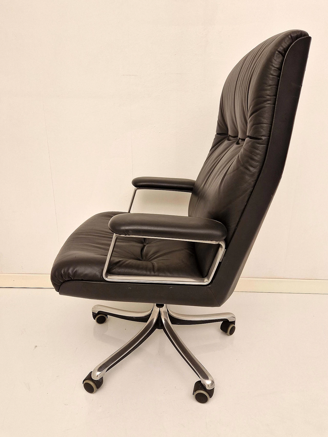 P126 Executive armchair by Osvaldo Borsani, 1960s 3