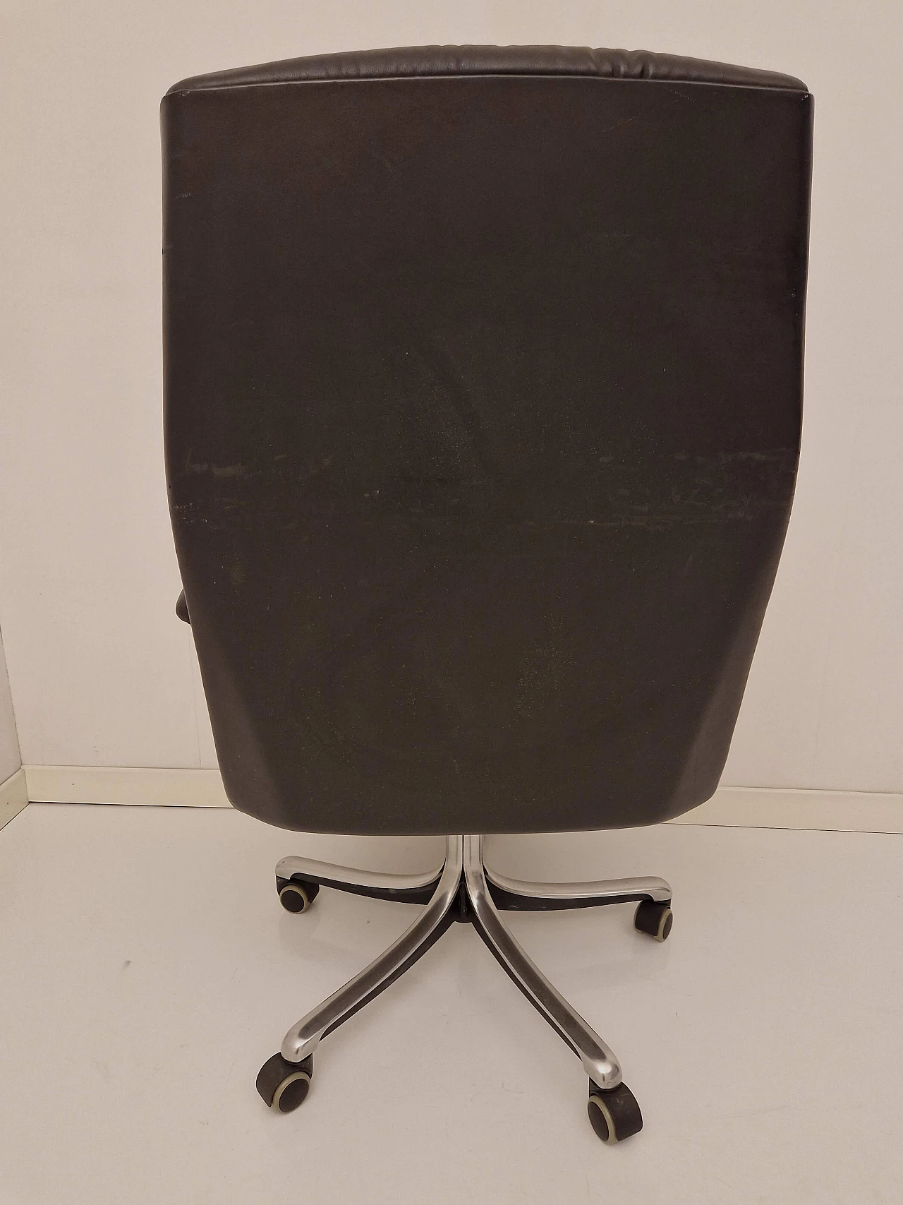 P126 Executive armchair by Osvaldo Borsani, 1960s 4