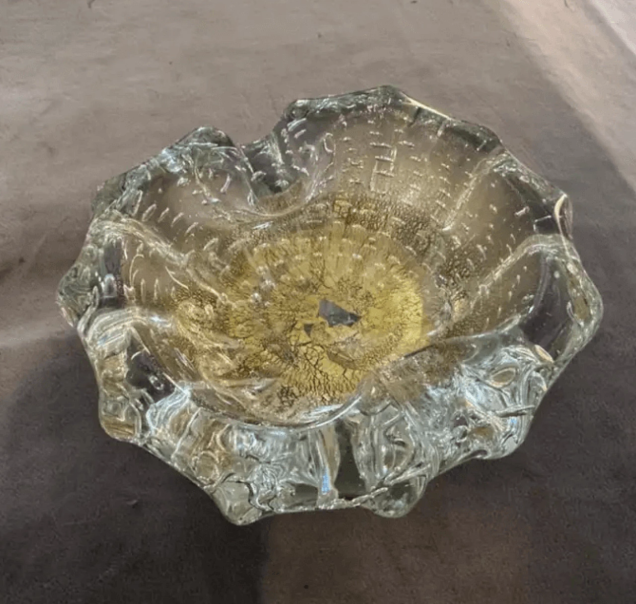Transparent and gold Murano glass ashtray, mid-20th century 3