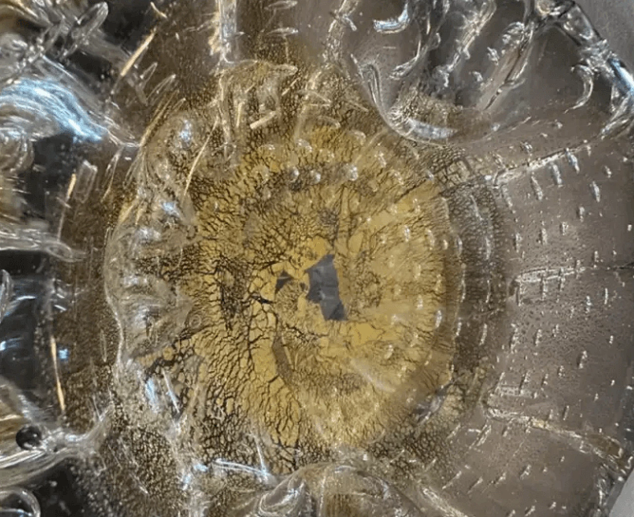 Transparent and gold Murano glass ashtray, mid-20th century 5