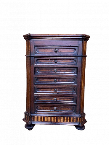 Walnut chest of drawers, late 19th century