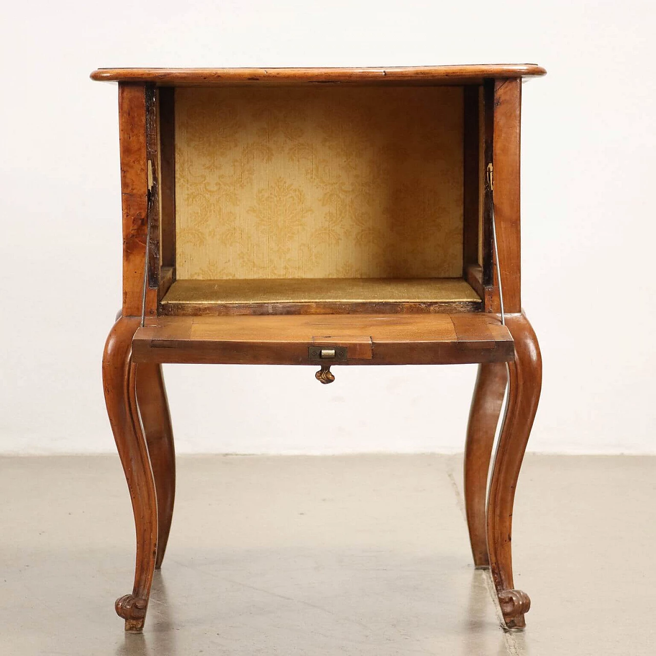 Barocchetto inlaid walnut bedside table with flap door, mid-18th century 3