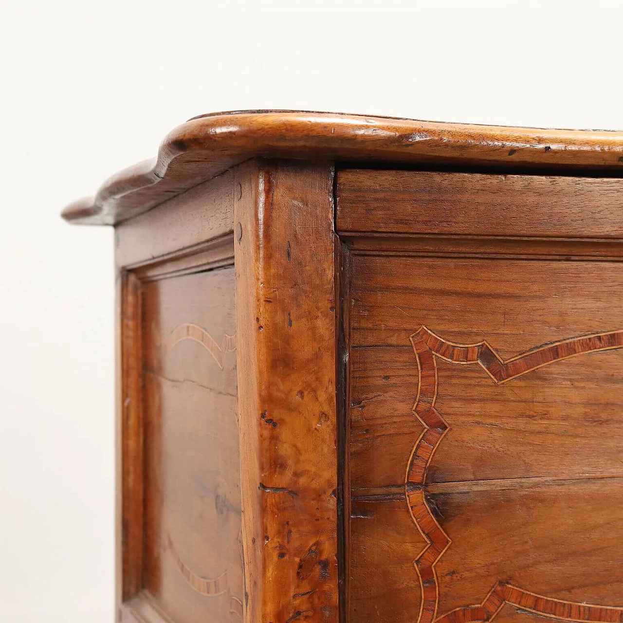 Barocchetto inlaid walnut bedside table with flap door, mid-18th century 6