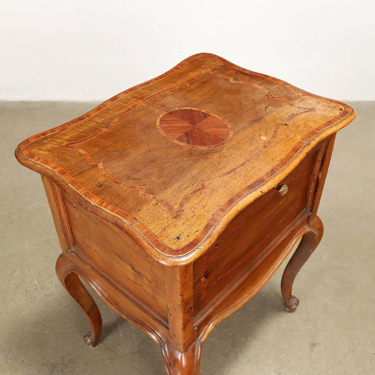 Barocchetto inlaid walnut bedside table with flap door, mid-18th century 10