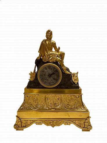 Orologio parigina in bronzo dorato e brunito, circa 1870