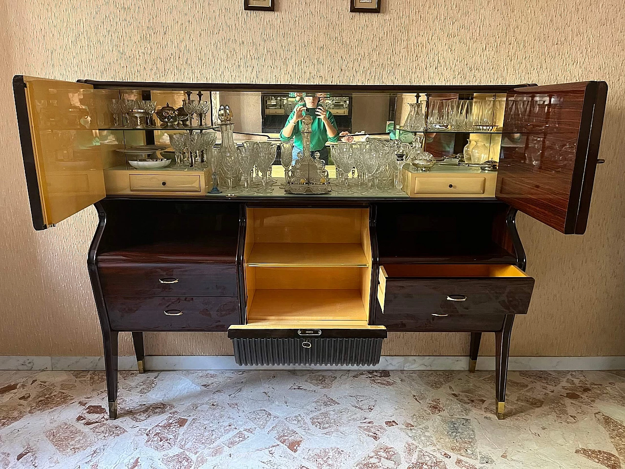 Wooden sideboard with bar cabinet in the style of Osvaldo Borsani, 1950s 2