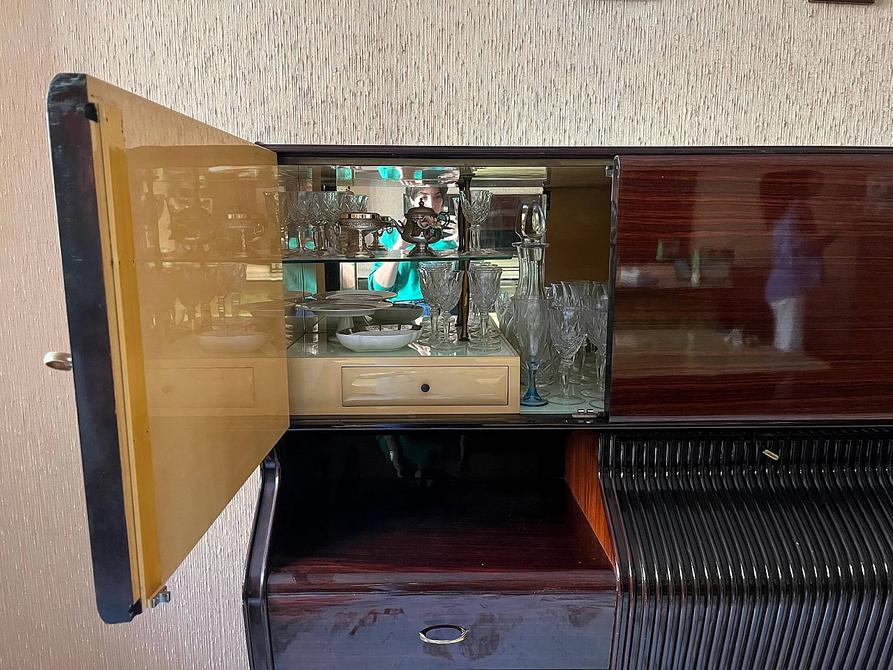 Wooden sideboard with bar cabinet in the style of Osvaldo Borsani, 1950s 11
