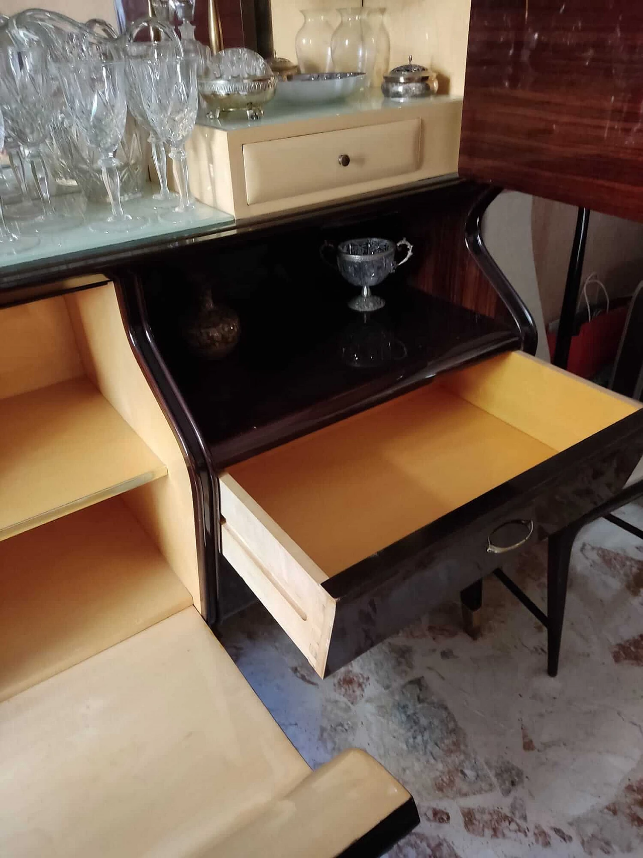 Wooden sideboard with bar cabinet in the style of Osvaldo Borsani, 1950s 14