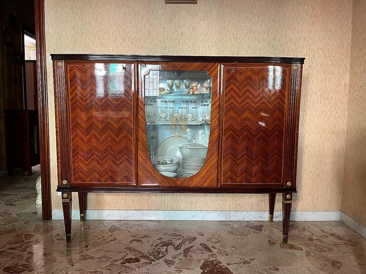 Credenza in legno con applicazioni in ottone nello stile di Paolo Buffa, anni '50 1