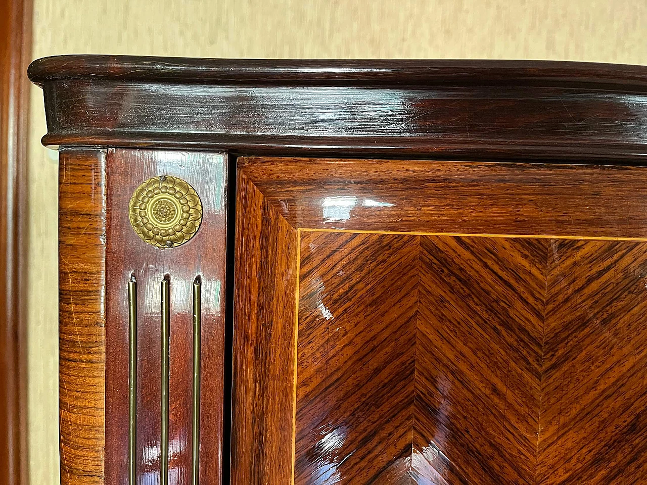 Credenza in legno con applicazioni in ottone nello stile di Paolo Buffa, anni '50 7