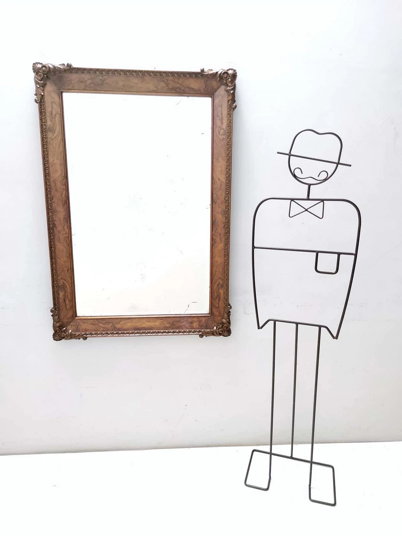 Specchio da parete con cornice in faggio e noce, anni '40 3