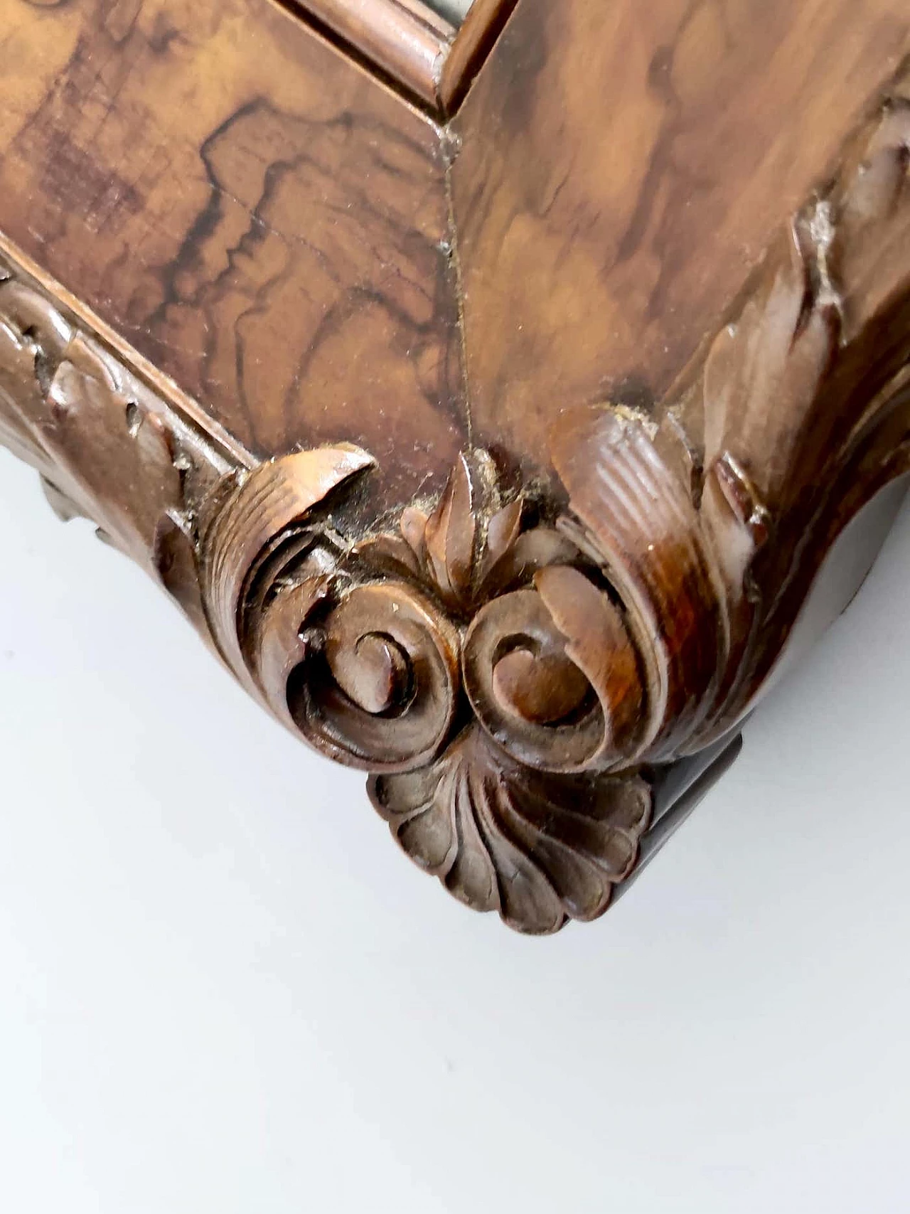 Specchio da parete con cornice in faggio e noce, anni '40 4